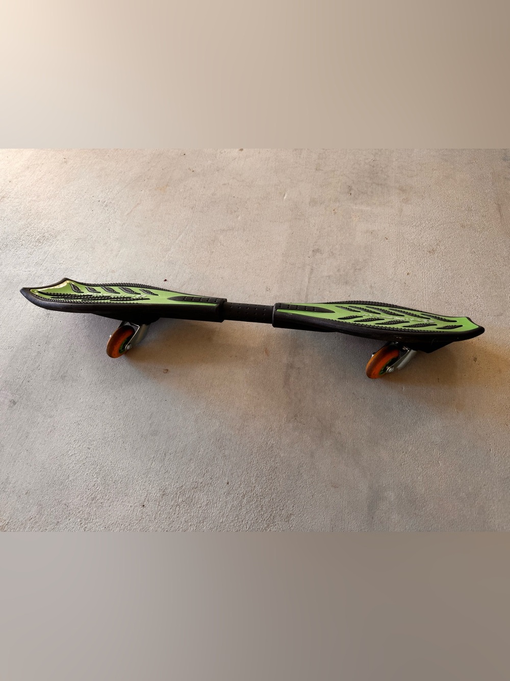 RipStik Green Wave Caster Board - Picture 2 of 3